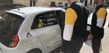 Ricciardo et Hülkenberg dans la Twingo Le Coq Sportif, à Paris