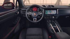 Le volant et la console centrale du Macan GTS