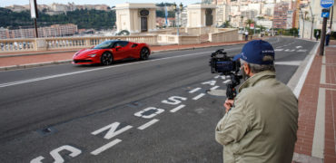 Ferrari s'offre Claude Lelouch et Charles Leclerc !