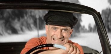 Les voitures cultes de Louis de Funès arrivent en timbres collector !