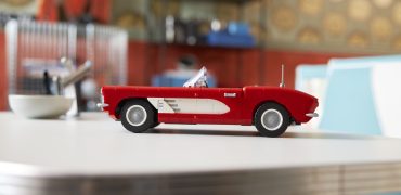 L’irrésistible Corvette arrive en LEGO Icons en août !