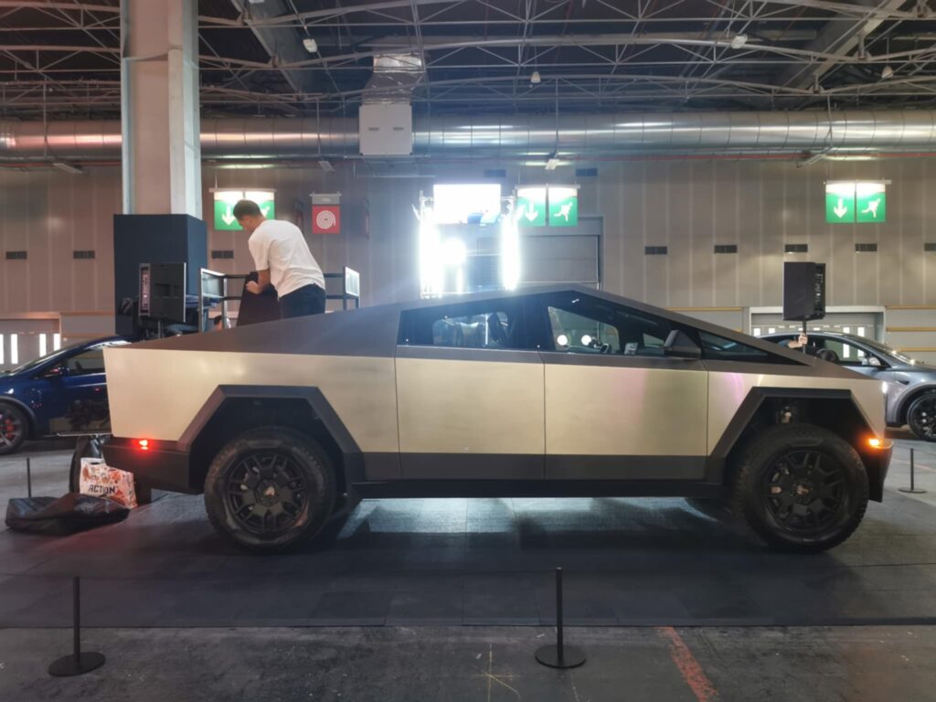 tesla cybertruck